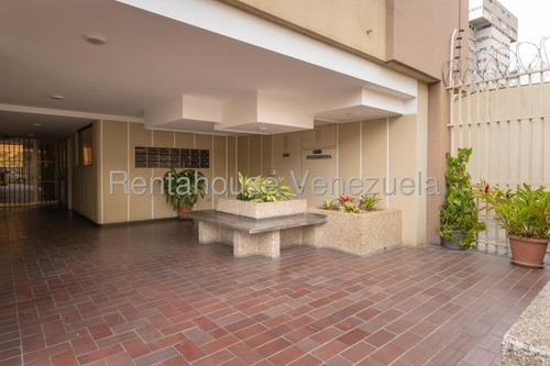 Imponente Y Moderno Ph En Venta En Los Chaguaramos. Yr25-18095. Servicio De Agua Constante, Gas Directo, Internet De Fibra Óptica Y Línea Cantv.