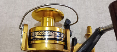 Molinete Daiwa Millionmax Gs-9000 Dourado Direito/esquerdo (Usado)