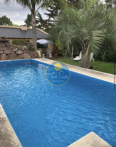 Casa En Pinares, Punta Del Este, U S1.800 Precio Anual A Partir Del Marzo Tiene Piscina