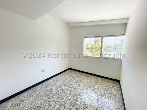 Quinta Comercial En Plena Avenida En Alquiler Chuao I