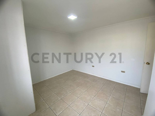 ¡amplia Casa En Arriendo 6d + 3b + Jardín + Quincho En ...