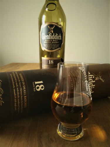 Imagen 2 de 7 de Whisky Glenfiddich 18 Años 750ml En Estuche Ed Antigua