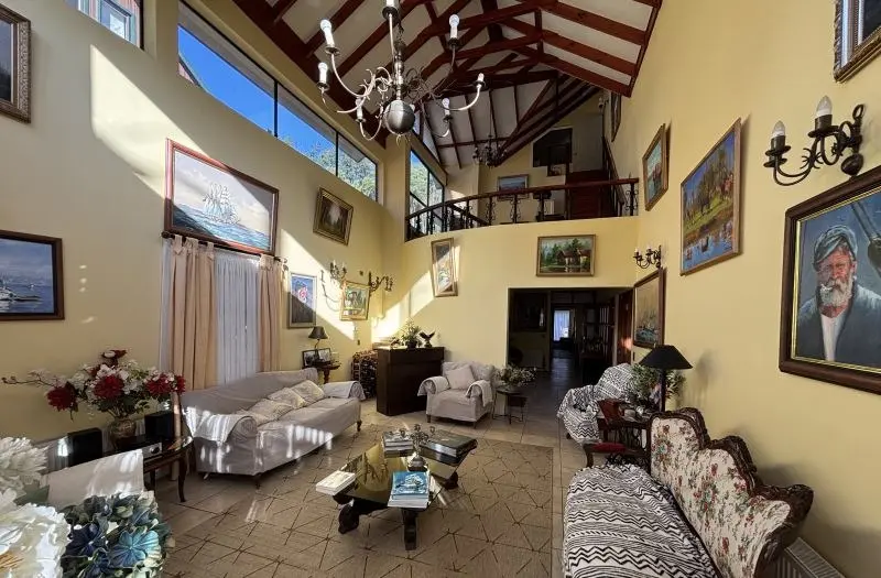Imagen 3 de 21 de Amplia Y Espectacular Casa En Av Mahuzier Pedro De Valdivia