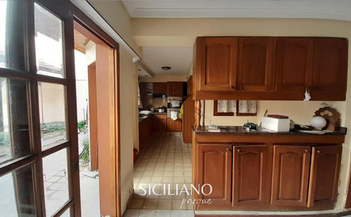 Reservado - Casa - Boedo - 4 Amb C/garage, Patio, Balcón, Quincho Y Parrilla S/lote Propio. - 218m²