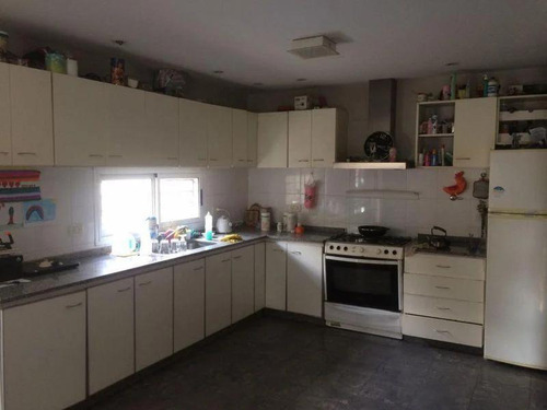 Casa En Venta - 4 Dormitorios 4 Baños - 238mts2 - Almirante Brown