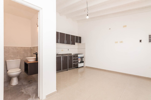Depto. Tipo Casa 3 Amb. En Lanús Centro