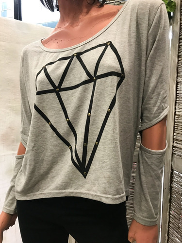 Remera Gris Estampa Diamante Con Recortes