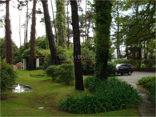 Casa En Venta Y Alquiler Zona Golf, Punta Del Este, 4 Dormitorios- Ref: 2824