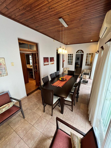 Impecable Casa Centrica De 3 Dormitorios En Venta