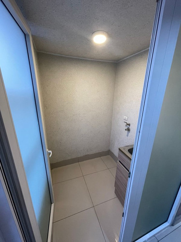 Se Vende Amplio Departamento En Ñuñoa Con Estacionamiento Y