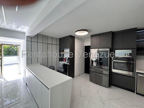 Tm. #25-13675. Casa Totalmente Remodelada En Venta, En El Cafetal