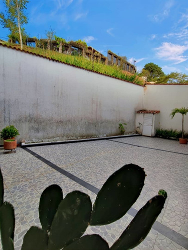 Imagen 19 de 25 de Casa Venta Urb. Agua Clara. Adlz