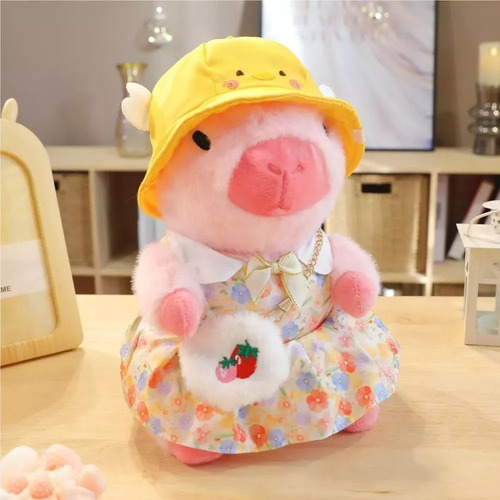 Peluche Capibara Con 10 Piezas De Ropa Y Accesorios