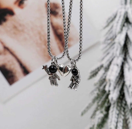 Imagen 5 de 8 de Collar Parejas Novios Astronautas Imán Mejores Amigos Set