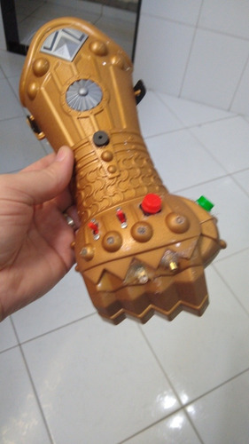 Imagem 2 de 8 de Luva Iluminada Estilo Thanos