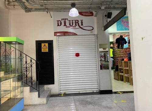 Imagen 4 de 8 de En Renta Locales Y Una Isla En Centro Comercial Moneda