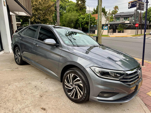 Volkswagen Vento Highline 250 Tsi At
