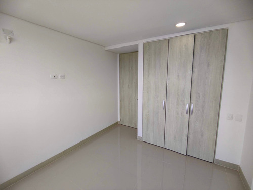 Imagen 23 de 29 de Venta De Apartamento En Manga.