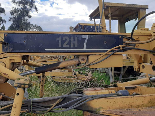 Motoniveladora Caterpillar 140g