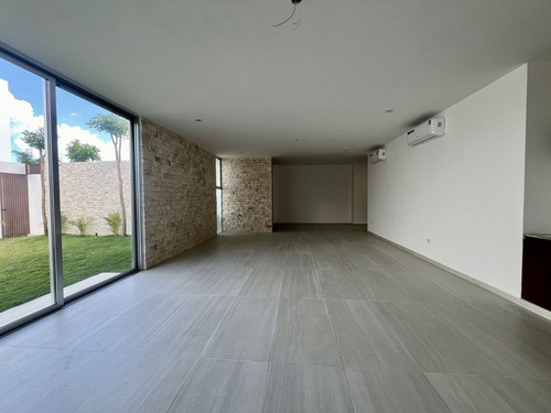 Casa En Venta En Merida, Privada El Origen, Mod 659 Con Alberca
