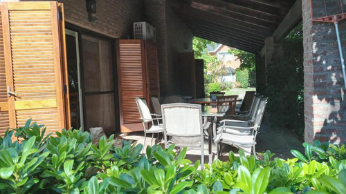 C.c. Los Cardales 4 Dorm. (2 Suits)250 M² Cub. Sobre 1 Lote, A Mts D La Entrada.