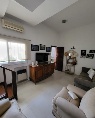Imagen 11 de 20 de Jardin Espinosa, Casa De 4 Dormitorios En Venta, Pileta, Quincho, 4 Baños