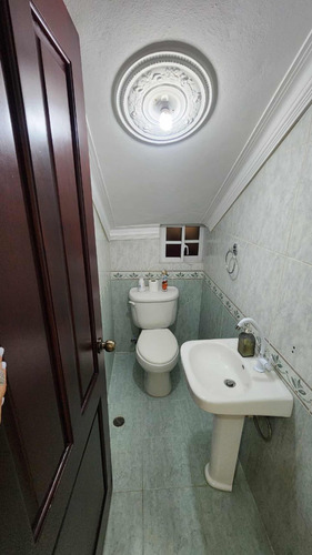 Casa En Venta De 2 Niveles En Valle Verde Santiago
