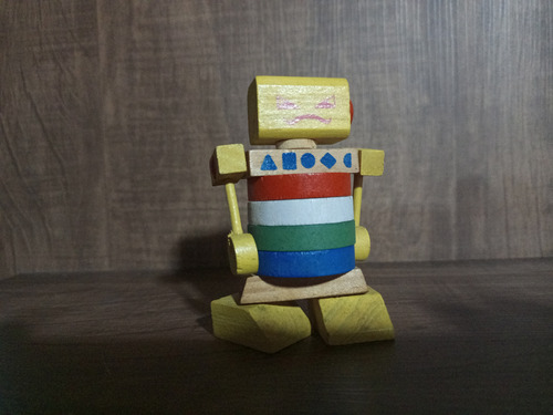 Boneco De Madeira Robô Usado Na Condição (Usado)