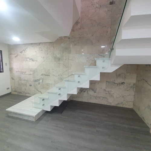 Imagen 5 de 10 de Leslie Vende Th En Trigal Norte Remodelado