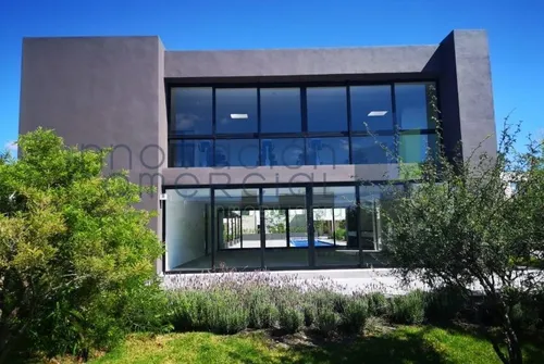 Casa En Renta En Altos Juriquilla, En Excelentes Condiciones Con Amenidades.