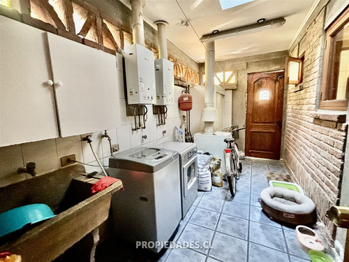 Casa En Venta De 3 Dorm. En Peñalolén