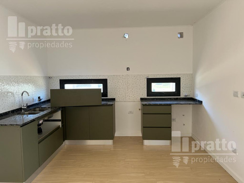 Casa En Venta De 3 Dormitorios En El Cantón Golf