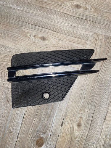 Rejilla Y Cromo Derecho Mercedes Benz Ml 350 12-15 (Usado)