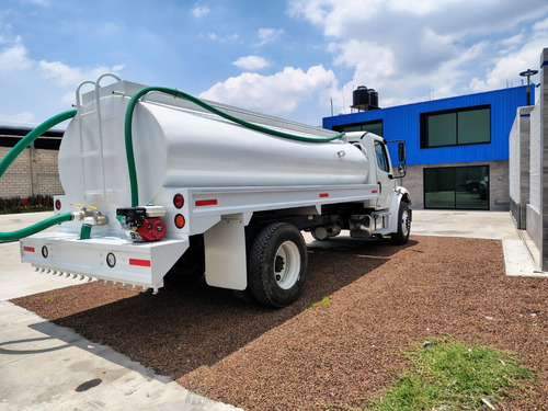 Freigthliner M2 Pipa Agua 10.000 L