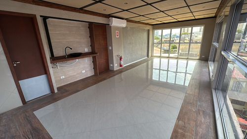 Linda Sala Comercial Alto Padrão Para Locaçao Na Cobertura.