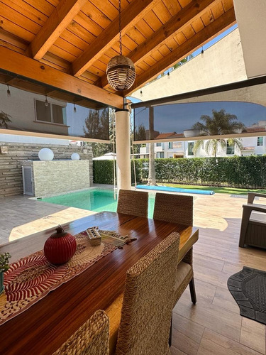 Casa Grande Con Alberca Privada En Fracionamiento Cerrado