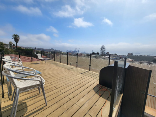 Casa Con Vista Al Mar Y Terraza En Cerro Alegre