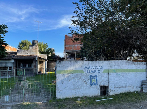 Terreno En Esquina Con Edificación Sobre Avenida Principal - Gran Posibilidad De Proyecto Comercial Y Desarrollo