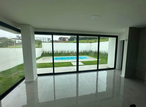 Casa Ideal Para Sua Família! A 10 Minutos Do Centro De Chapecó, Com Ótimo Acabamento, Ambientes Amplos E Prontos Para Receber Você Com Todo O Conforto.