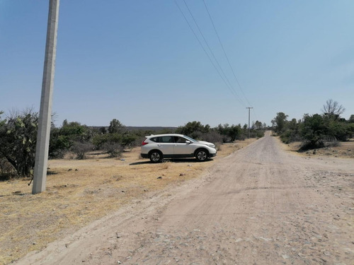 Casa De Campo Rústica Con Amplio Terreno A Las Afueras De León