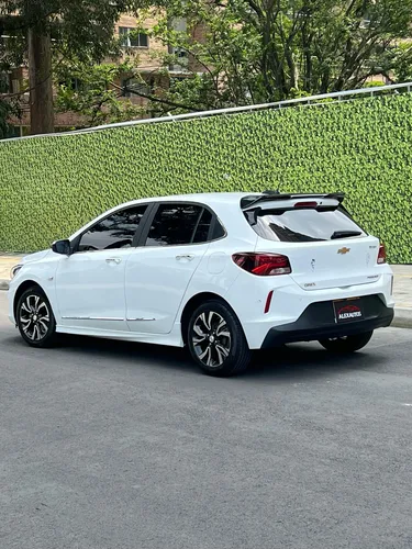Chevrolet Onix 1.0T Premier Hatch At