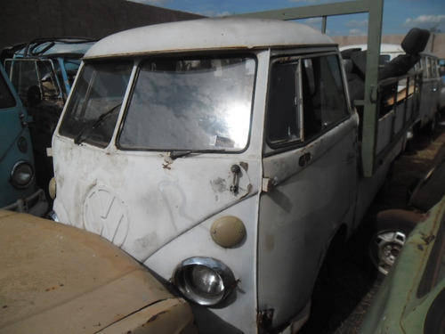 Kombi Antiga P/ Restaurar Ou Usar Peças Carroceria Com Motor
