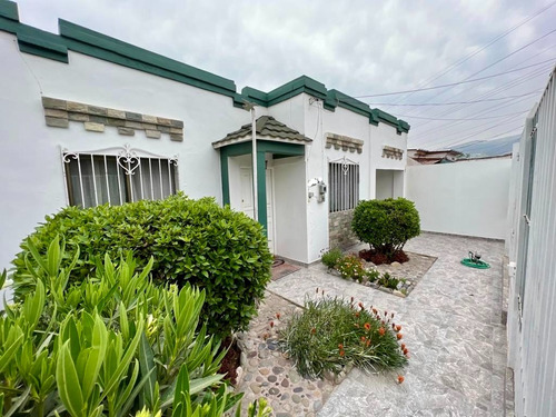 Venta De Casa De 5 Dormitorios, Jardín, Piscina, Recoleta