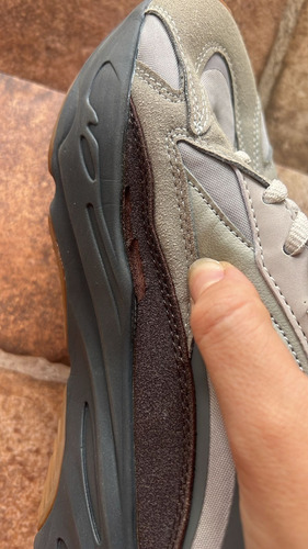 Zapatillas Yeezy Boost 700 Beige (Usado)