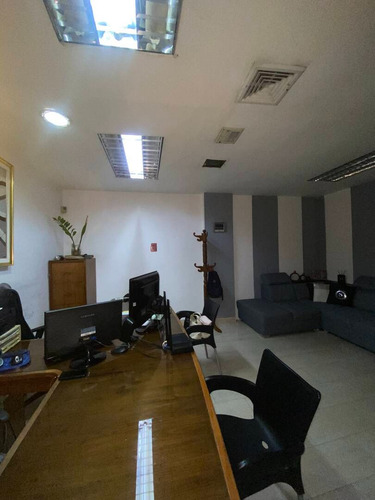 269801 Am* Venta De Local En Naguanagua Planta Baja En Hospital Metropolitano Del Nort