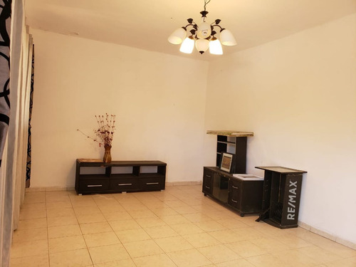 Local Con Apartamento En Calle Arismendi, Ciudad De Juan Griego, Isla De Margarita
