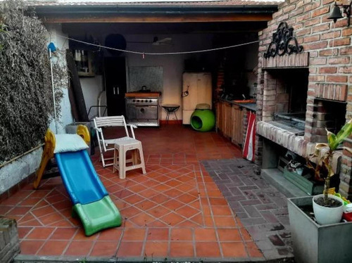 Casa En Venta - 4 Dormitorios 2 Baños - 170mts2 - Ramos Mejía