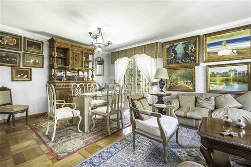 Casa En Venta, 2 Pisos 3 Dorm. En L. Condes Metro Manquehue