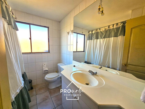 Amplia Casa Con Terraza Cerrada En Excelente Ubicación
