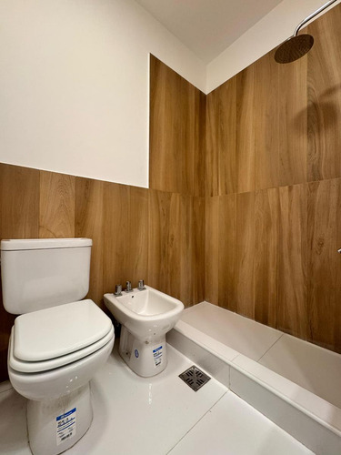Departamento En Venta, 2 Ambientes A La Calle. Zona Centro